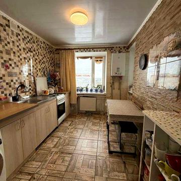 Продаж 4-кімнатної квартири в смт Рокитне  Білоцерківський район