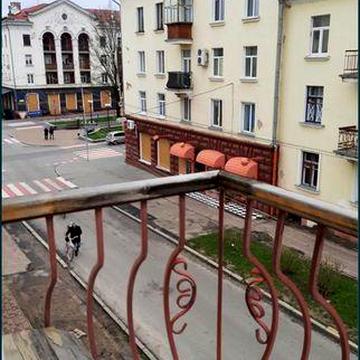 Сталінка в районі площі