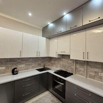 Здється в оренду Простора кв-ра неподалік АТБ  та маг Юск у гарн стані