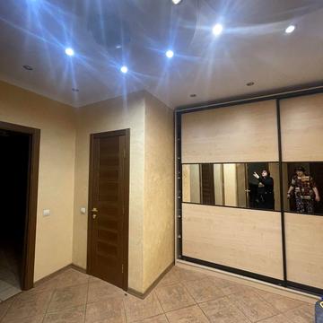 Анни Ахматової вул., 30