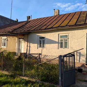 Здаеться в Оренду Півбудинку , недалеко від центра Радивилова .