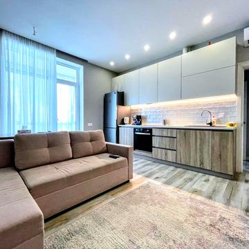 Срочно сдам 2 ком.(+Кухня-студия) квартиру в ЖК"Омега", ул. Толбухина