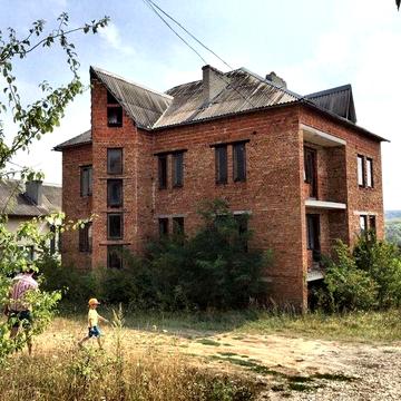 Продається незавершений будинок у смт.Гусятин.Можливий обмін на авто.