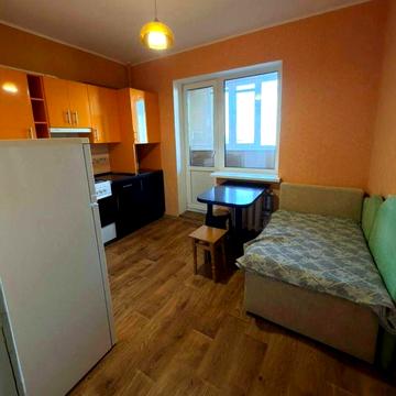 Трц Екватор Браїлки парковка у дворі