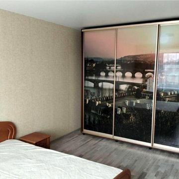 Старий Поділ 18 Поділ парковка у дворі