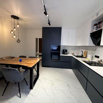 Продажа  стильной 3 ки в новом доме в центре