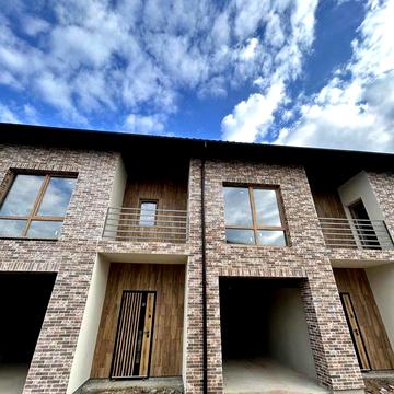 Таунхаус в Івано-Франківську з гаражем і ділянкою