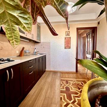 Оренда 2 кім. квартира метро Лівобережна вулиця Шептицького 24