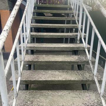Продаю сходи доя часного дому