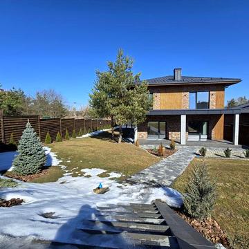 Будинок 243 м2 газ сауна 10 соток навіс 2 авто с Гореничі 2 км Стоянка