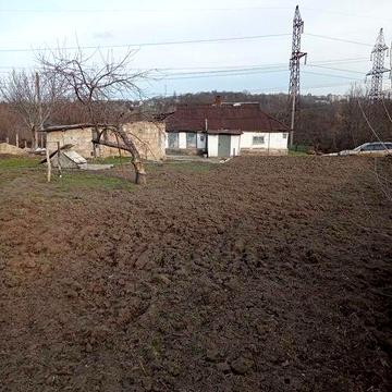 Будинок с ділянкою