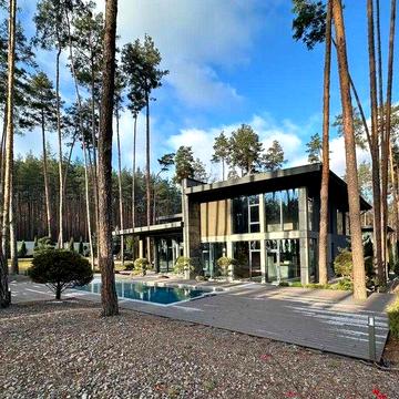 Продаж будинку  з басейном 480 м2  Стоянка ,котеджне містечко 25 соток