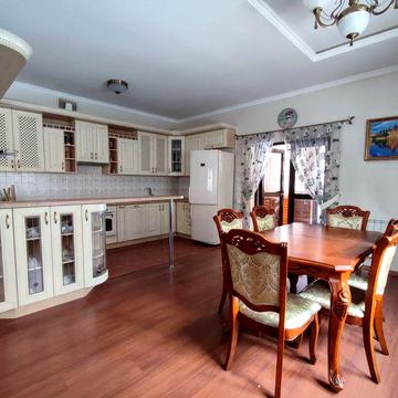 Дмитрівка. Генератор. 15 хвилин до м.Житомирська. 3 спальні+кабінет.