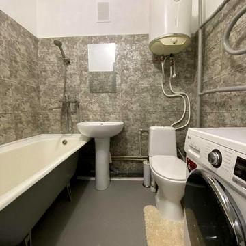 Велика 1к квартира в центрі без комісій