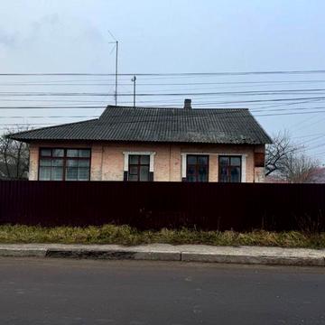 Будинок з земельною ділянкою