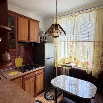 Продам 2-комнатную квартиру возле 1 школы  проспект Независимости