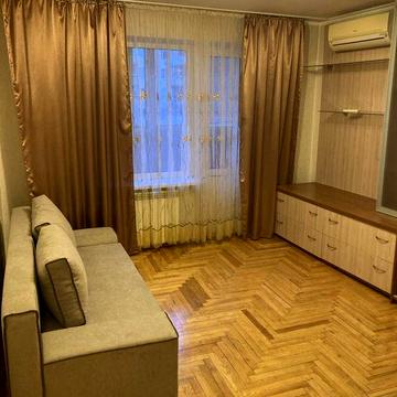 Вулиця Олександра Махова(Жолудіва) 1б місто Київ Південна Борщагівка