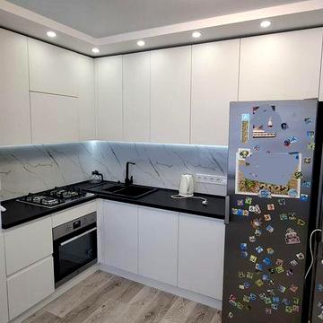 БЕЗ %  3 х кімнатна квартира Харків ( Пісочин) від власника.