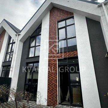 Продам ГАРНИЙ таунхаус з частковим ремонтом в ЦЕНТРІ міста. Газ.