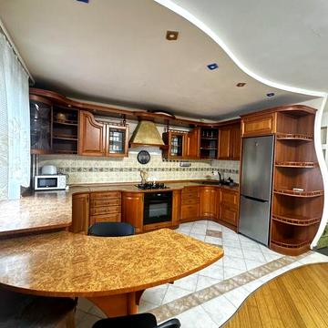 ‼️Держ програми,працюємо‼️Простора трикімнатна Квартира на Парковій!!!