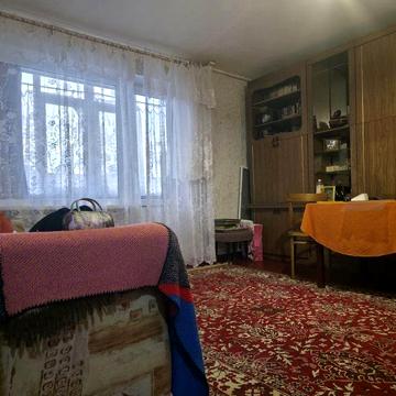 1-на по Університетському 36м.кв. з балконом. Без комісії!