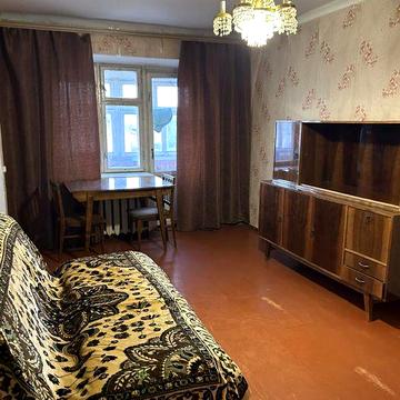 Здається 2 - кімнатна квартира в Центрі ентрі