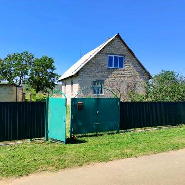 Продам будинок новий з дiлянкою  0.3 га