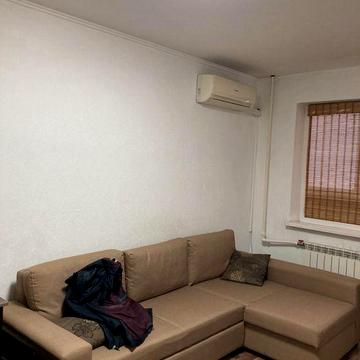 Здається двокімнатна  на Осокорках