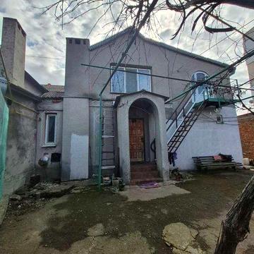 Продаж. Частина будинку. Окремий двір. 6 соток. Гараж