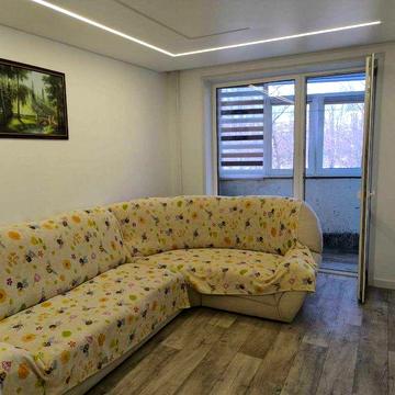 сдам на длительный срок 2х к.кв на Алексеевке, Победы 56, первая сдача