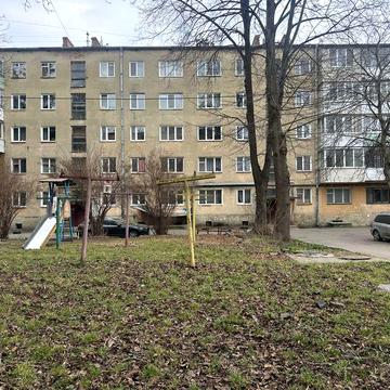 Продам 3-кімнатну квартиру  під ремонт . Центр