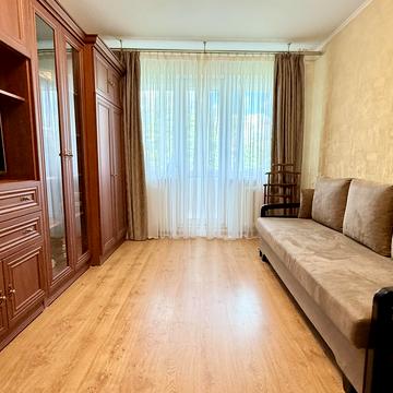 Миколи Василенка вул., 14