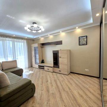 Продам Квартиру! 2 кімнати Урлівська 1/8! Позняки! Осокорки! Метро!