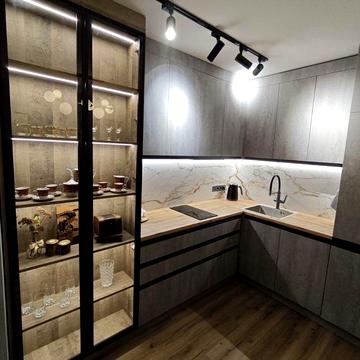 Мотель новий будинок парковка у дворі