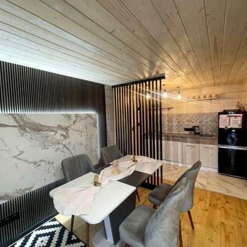 Будиночок в горах,житло подобово