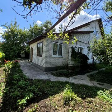 Окремий цегляний будинок на Бобровиці