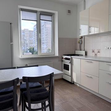 Європейського Союзу просп. (Правди), 33