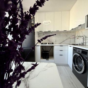 Продаж видової, світлої 2-во кімнатної квартири в центрі міста