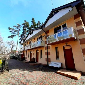 Таунхаус м. Ірпінь вул. Миколи Руденко, паркомісце, з твариною ТАК