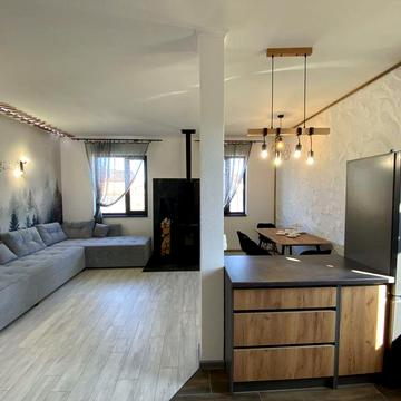 Продаж будинку з ділянкою 9 с