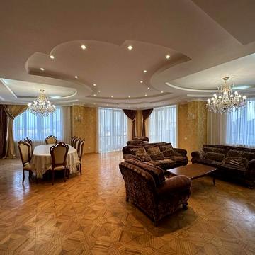 Большая квартира возле парка Победы