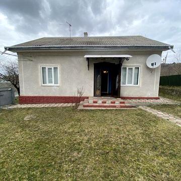 Продаж будинку передмістя Чернівців