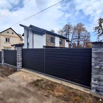 Стильний дуплекс з новим ремонтом 92м² у Бучі з терасою та каміном.