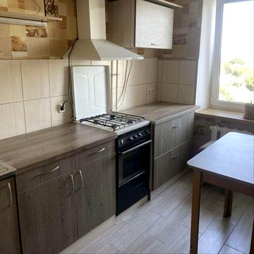 Боженко поруч Маркет Опт гарний стан