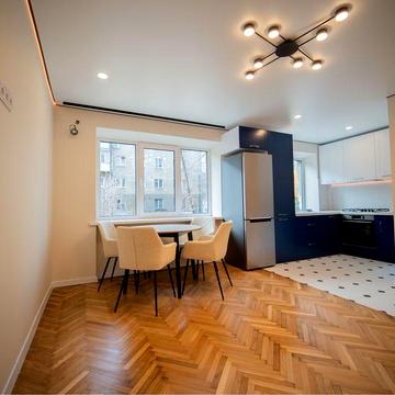 Продаж 2 кім квартири 62 м², студія, ремонт, поруч Меморіальний сквер