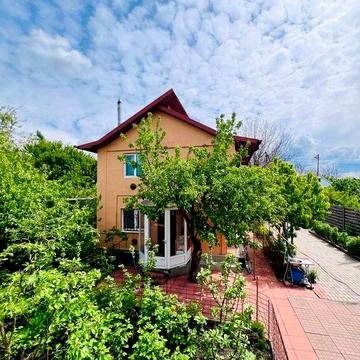 Круглик.Продам жилий дім.Газові конвектори,камін,баня.Поруч ліс/озеро