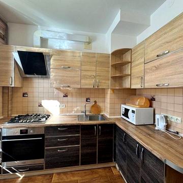 Оренда 2к квартири. Вул. Сінна, 2 поверх. Постійне світло