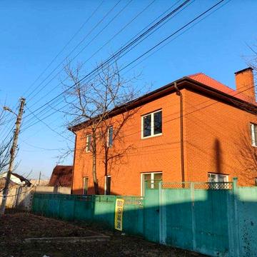 Дом из красного кирпича, все коммуникации центральные. Є-відновлення +