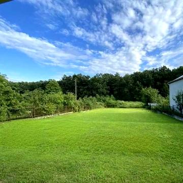 Здам окремий будинок з гаражем на два авто