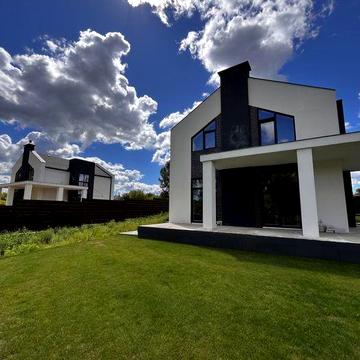 Дом у озера. Можно заходить на ремонт